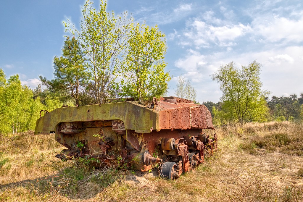 HDR urbex lost tank tanks truck trucks spitfire mig decay airplane abandoned abandonne vervallen verlaten military militair